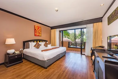 Camera con vista sulla piscina — Princess Kamala Beachfront Hotel